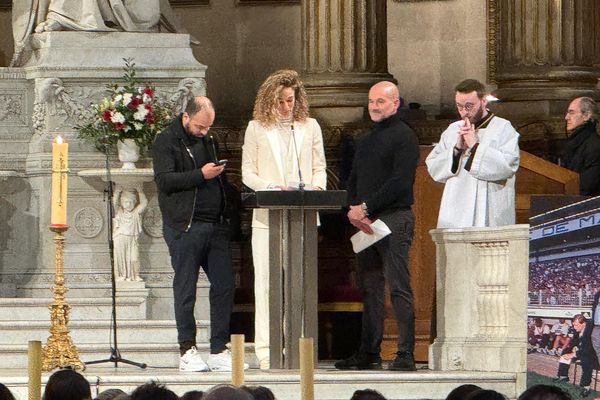 La fille de Rolland Courbis lors des obs&egrave;ques de son p&egrave;re &agrave; La Madeleine &agrave; Paris, le mercredi 14 janvier 2026.