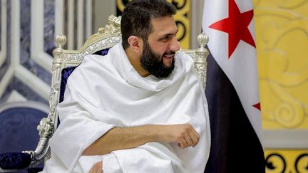 Le pr&eacute;sident syrien Ahmad al-Charaa, le 3 f&eacute;vrier 2025, lors d'un d&eacute;placement &agrave; Jeddah, en Arabie saoudite. (- / SANA)