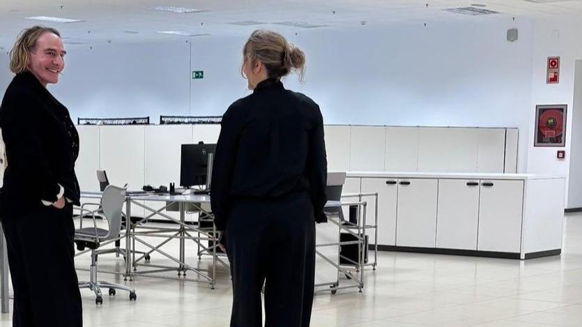 John Galliano, la recrue surprise de Zara pour un relifting de sa gamme. El título no debe