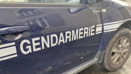 Une voiture de gendarmerie dans les Landes, en janvier 2024. (SARAH DHERS / RADIO FRANCE)