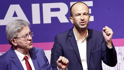 Jean-Luc M&eacute;lenchon et Manuel Bompard, le 30 janvier 2026 lors d'un meeting de campagne de Sophia Chikirou pour les &eacute;lections municipales, au Cirque d'Hiver &agrave; Paris. (STEPHANE DE SAKUTIN / AFP)