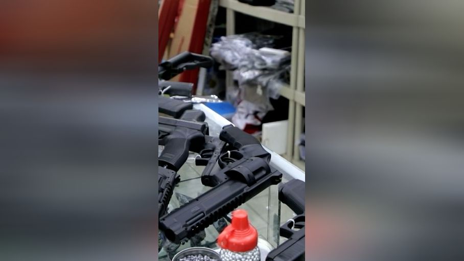 Quand les armes factices deviennent des outils de cambriolage. El título no debe incluir ningún