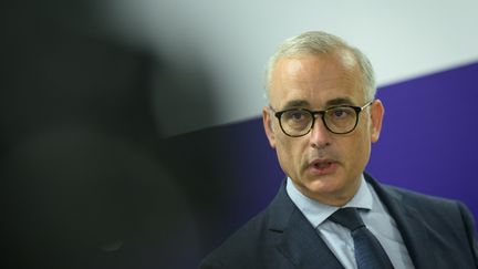Le procureur de la R&eacute;publique de Rennes (Ille-et-Vilaine), Fr&eacute;d&eacute;ric Teillet, lors d'une conf&eacute;rence de presse, le 26 mai 2026. (LOIC VENANCE / AFP)