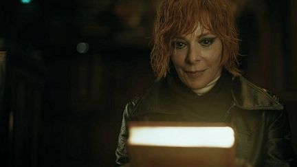 Mylène Farmer aux prises avec le langage de la Génération Z. El título no debe incluir ningún