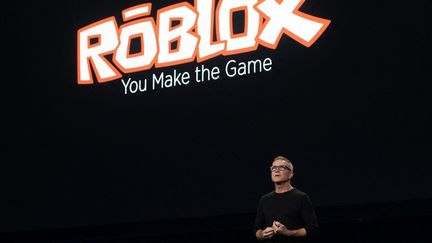 David Baszucki, cofondateur et PDG de Roblox, prononce le discours d'ouverture lors de la conf&eacute;rence des d&eacute;veloppeurs de l'entreprise &agrave; San Jos&eacute;, en Californie, le 11 septembre 2026. (KARL MONDON / AFP)