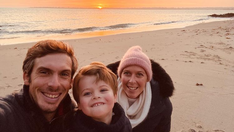 Charlie Dalin, Perrine Dalin et leur fils Oscar. (PERRINE DALIN)